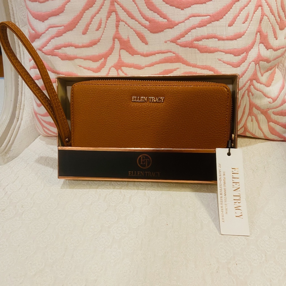 AP1-NEW MITH TAGS Faux Leather Ellen Tracy Zippered Wallet